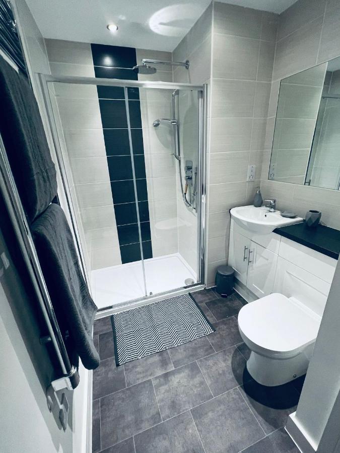 Апартаменты Burkhardt Hall- Parking Included- Sleeps 4 Суиндон Экстерьер фото